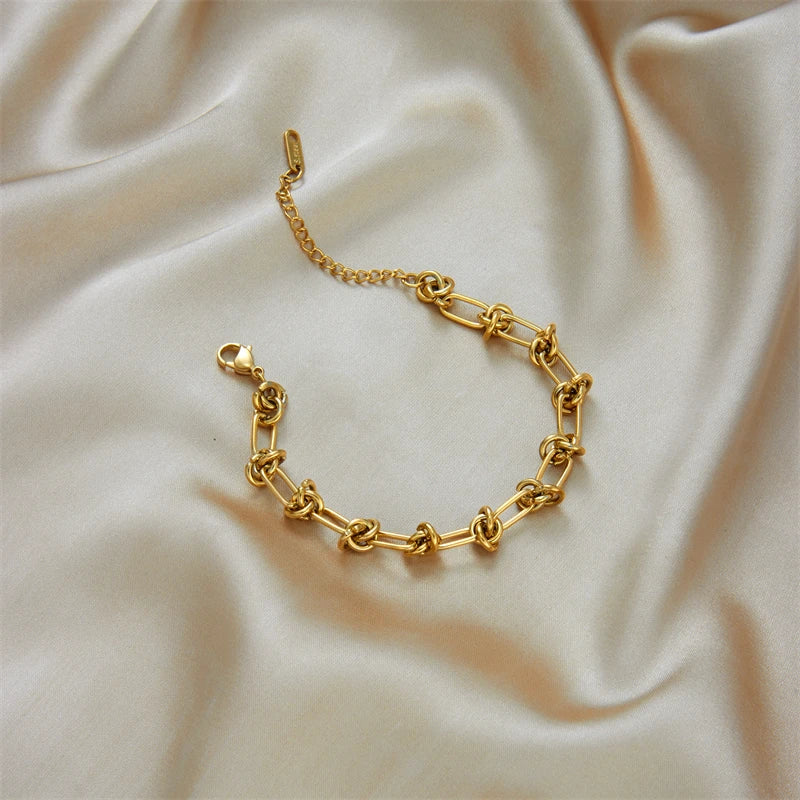 Conjunto Colar e Pulseira Feminina – Design Torcido Banhado a Ouro 18K e Prata