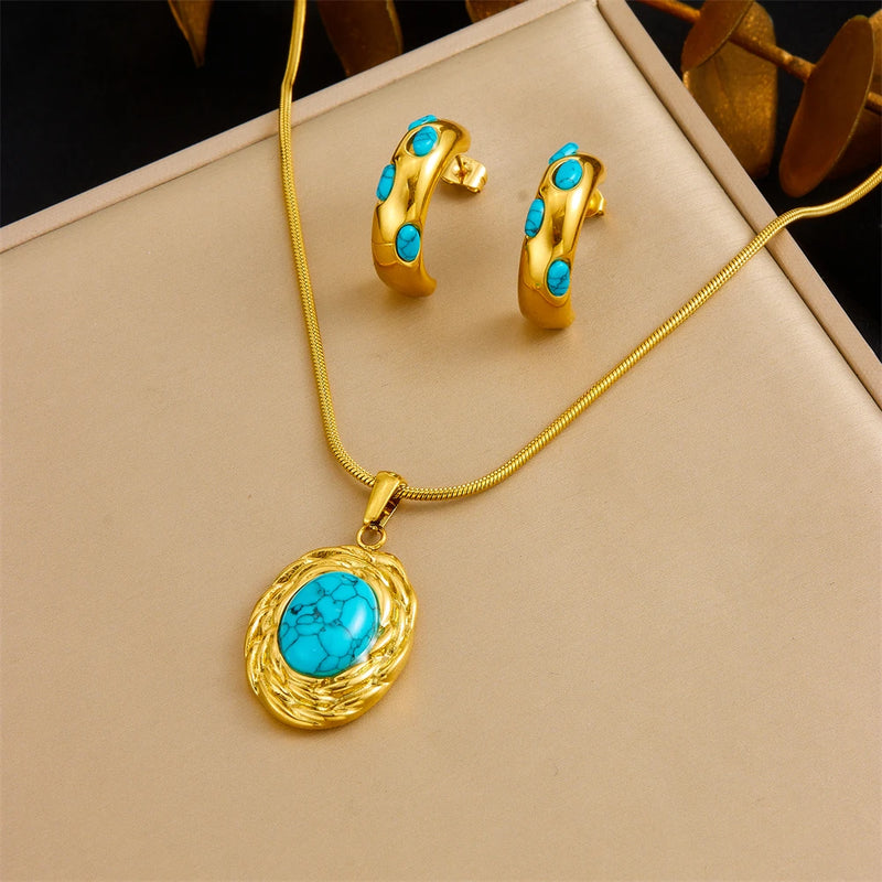 Conjunto de Semijoia Banho de Ouro 18K – Colar & Brincos com Pérola, Lua e Flor Dourada