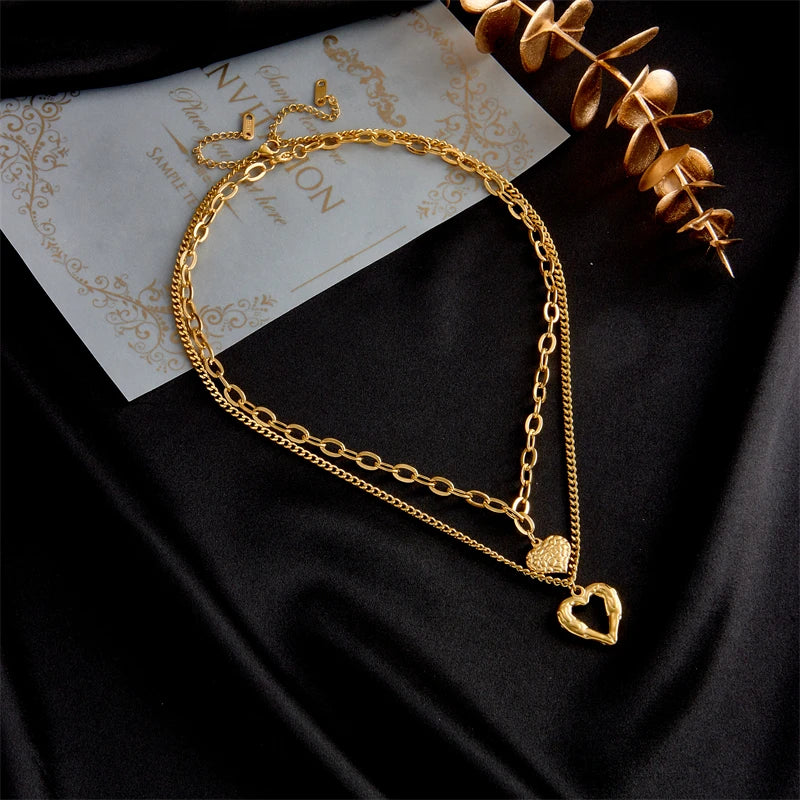 Colar Delicado com 2 Corações Banhado a Ouro 18K – Presente de Luxo para Mulheres