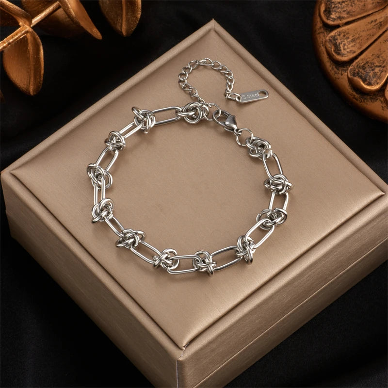 Conjunto Colar e Pulseira Feminina – Design Torcido Banhado a Ouro 18K e Prata