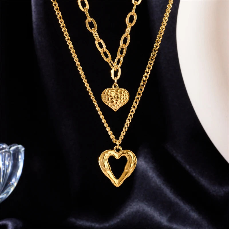Colar Delicado com 2 Corações Banhado a Ouro 18K – Presente de Luxo para Mulheres